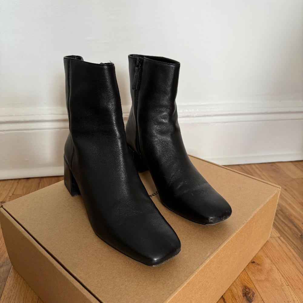 Vince Kaye black leather block heel ankle boot, size 9
